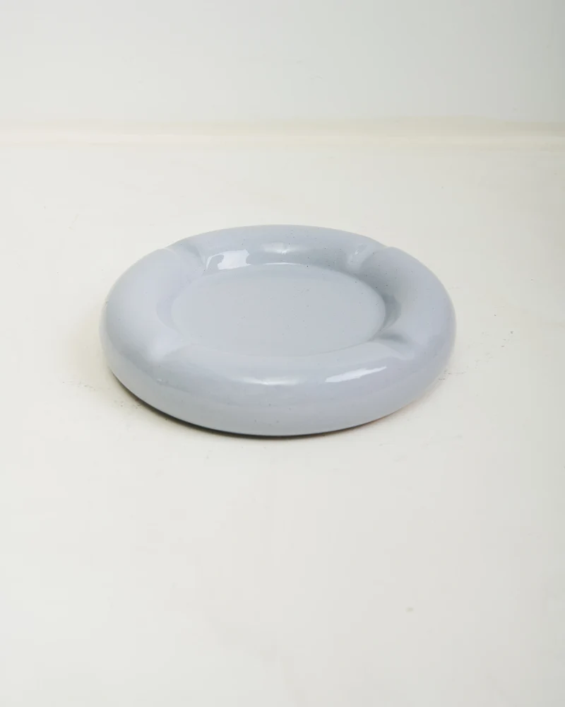 Cendrier rond en céramique bleu ciel chiné, 1970s