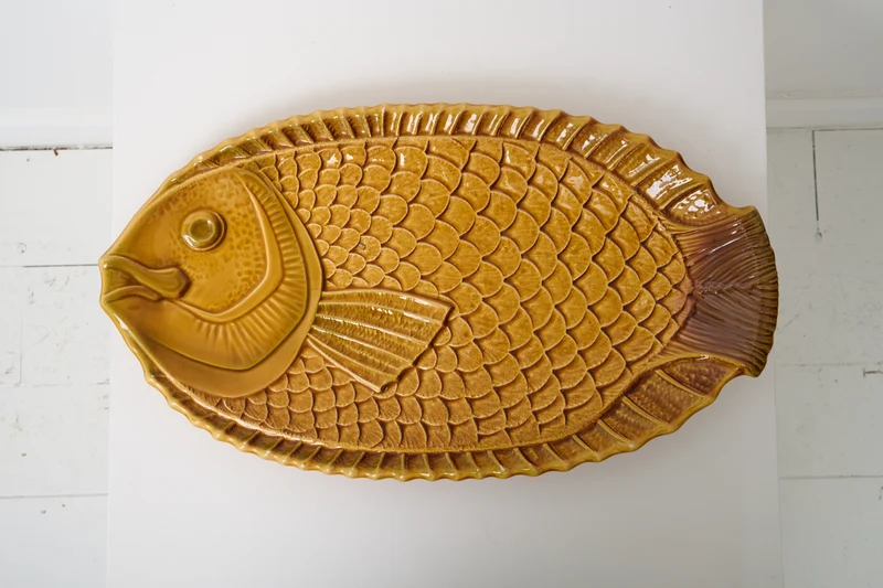Plat de service en faïence, Atelier Ravernay, 1970s