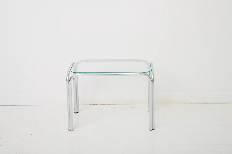 Table d'appoint tubulaire, 1970-1980