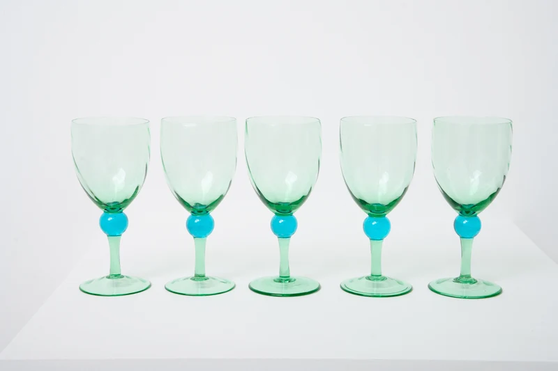 Cinq verres à pied bicolores, 1960