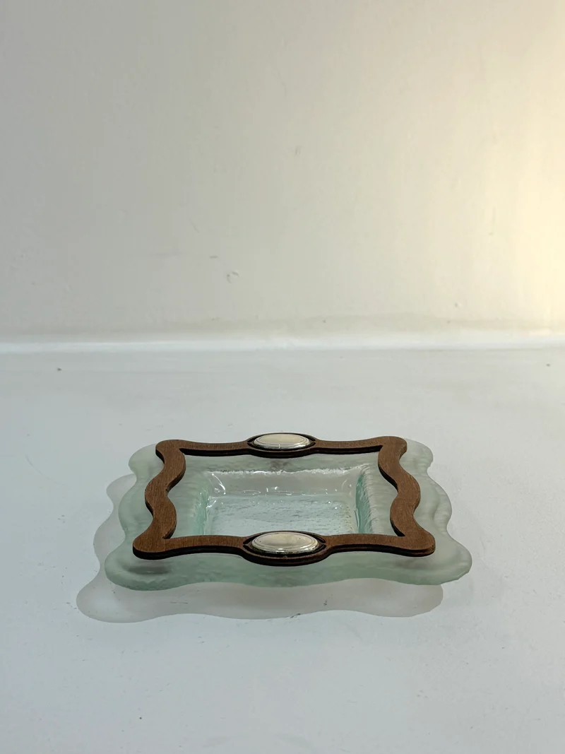 Cendrier en verre, empiècements en teck et en argent, Italie, 1970s