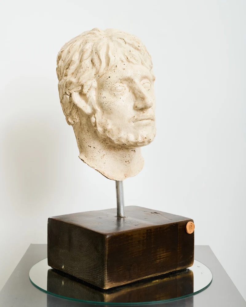 Buste Adriano empereur romain sur socle bois, Italie