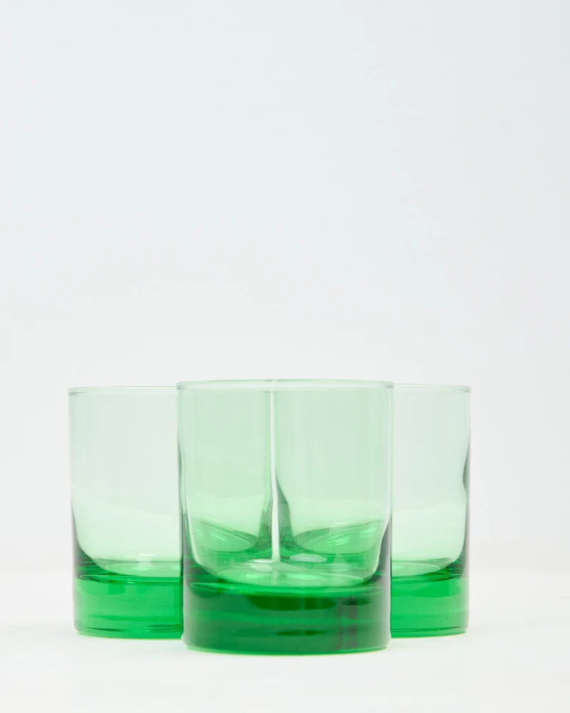 Verres à eau verts