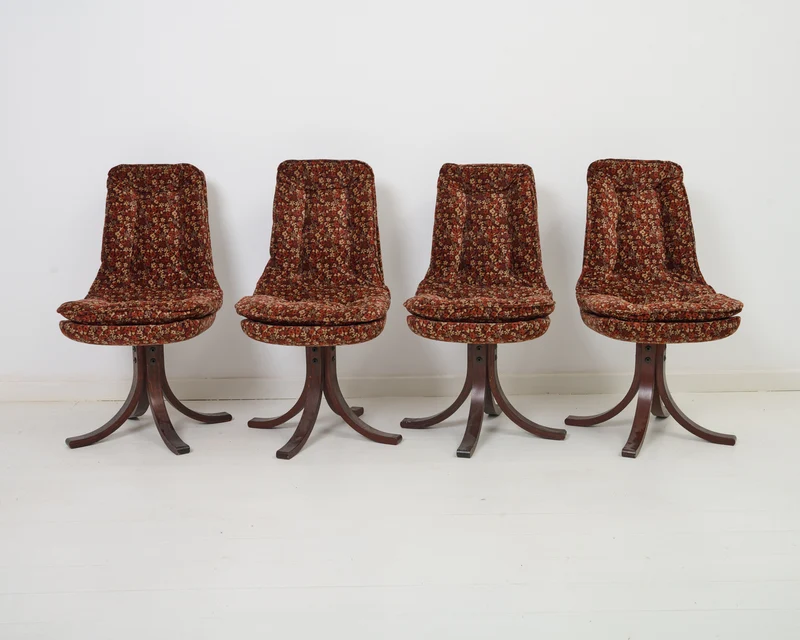 Chaises en velours (4), 1970s