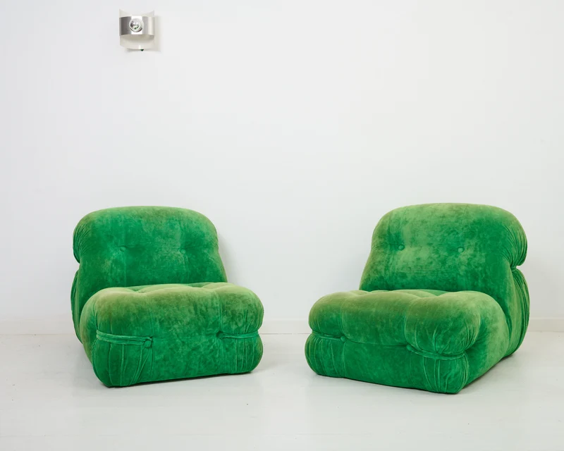 Chauffeuse en velours (1 sur 2), 1970s