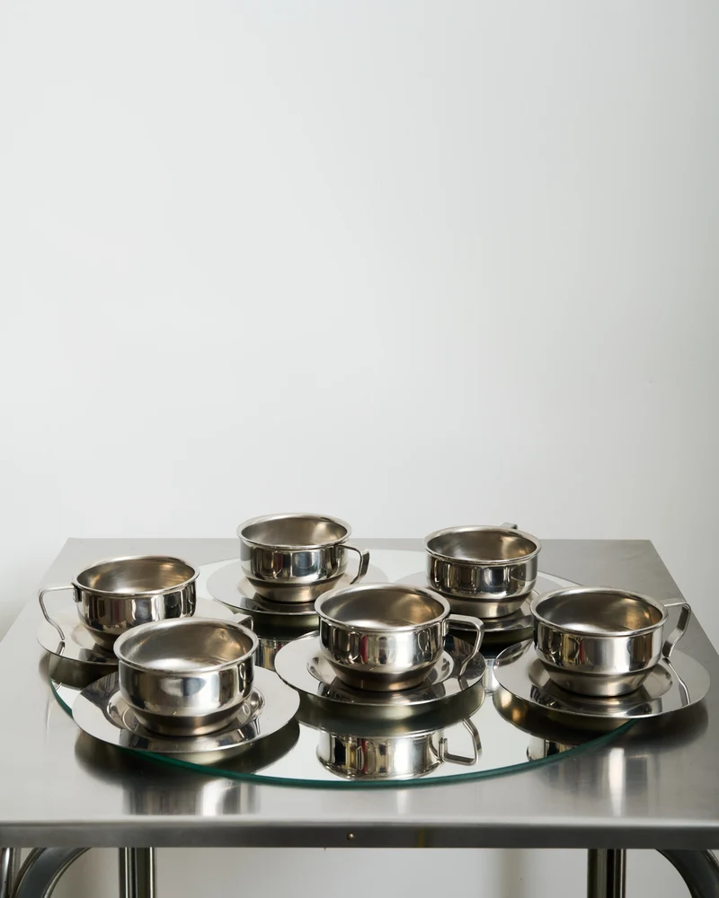 Six tasses en inox, forme bol, Italie, 1980