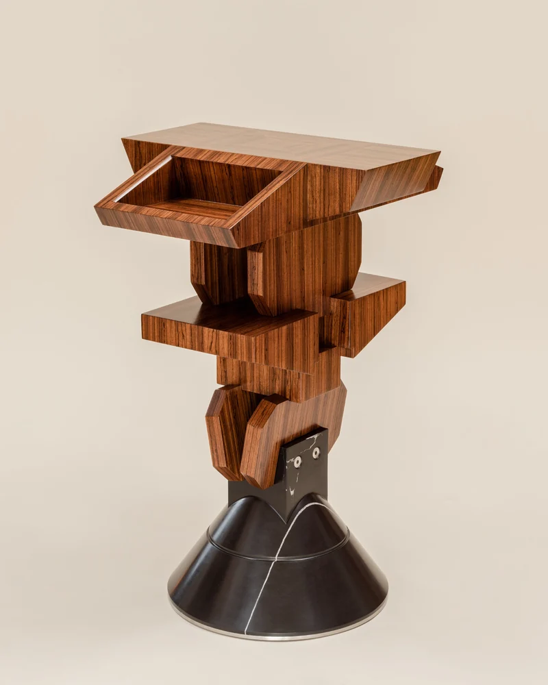 Pyramiss Pedestal Table