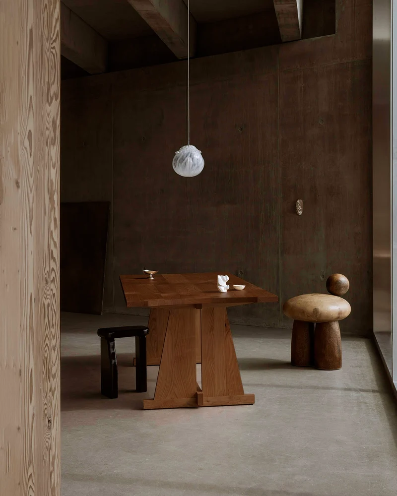 Lola Table Classic