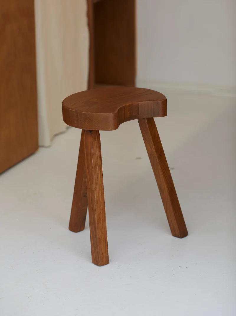 Vintage French handcrafted tripod stool in brutalist style, solid beech wood C. 1960