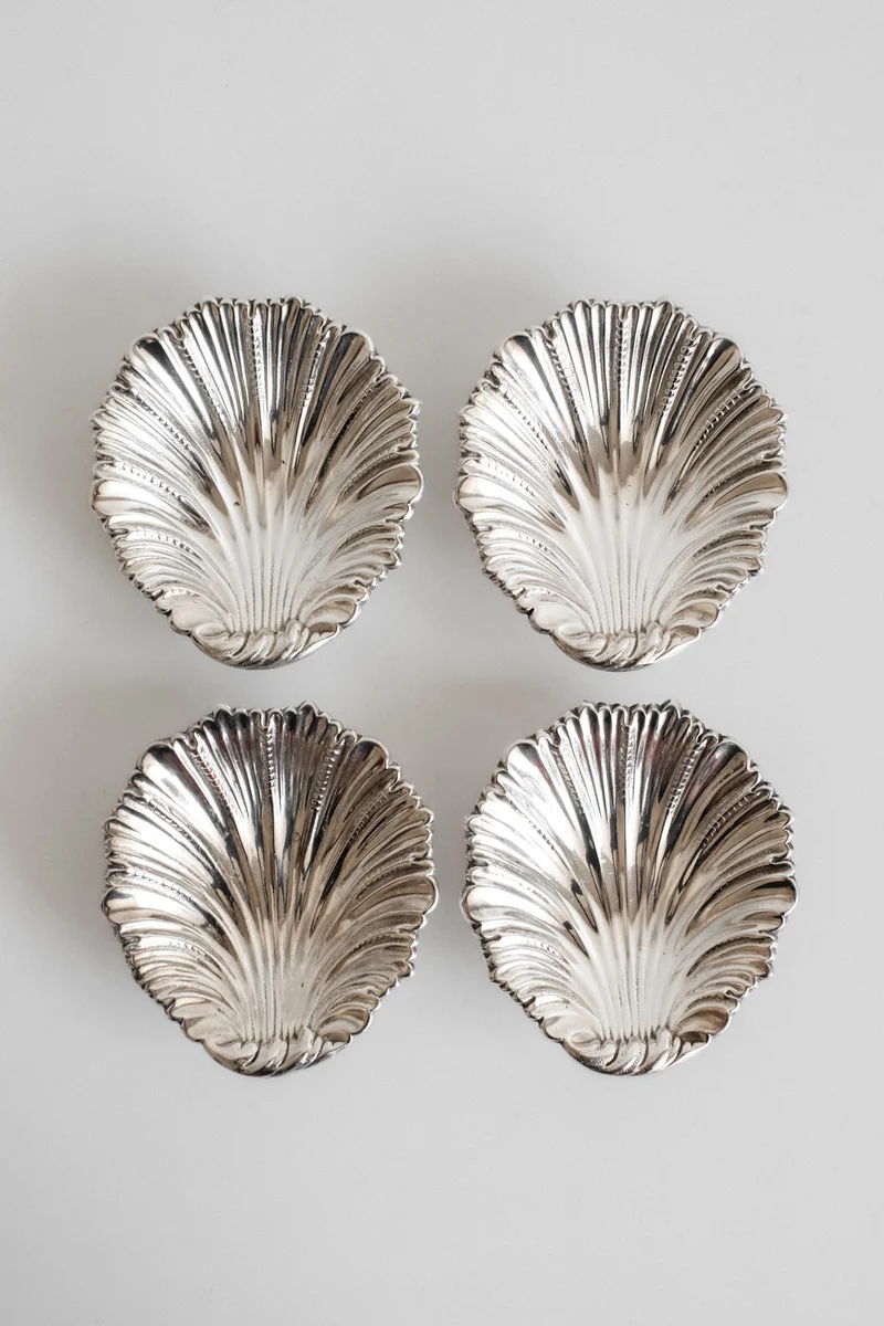 Set of 4 small shell dishes