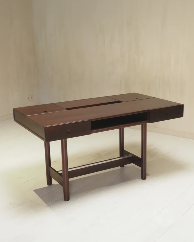 Italian Desk