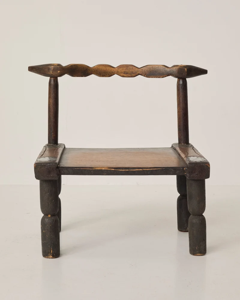 Small artisanal vintage West African chair "Baoulé" in solid wood C. 1960
