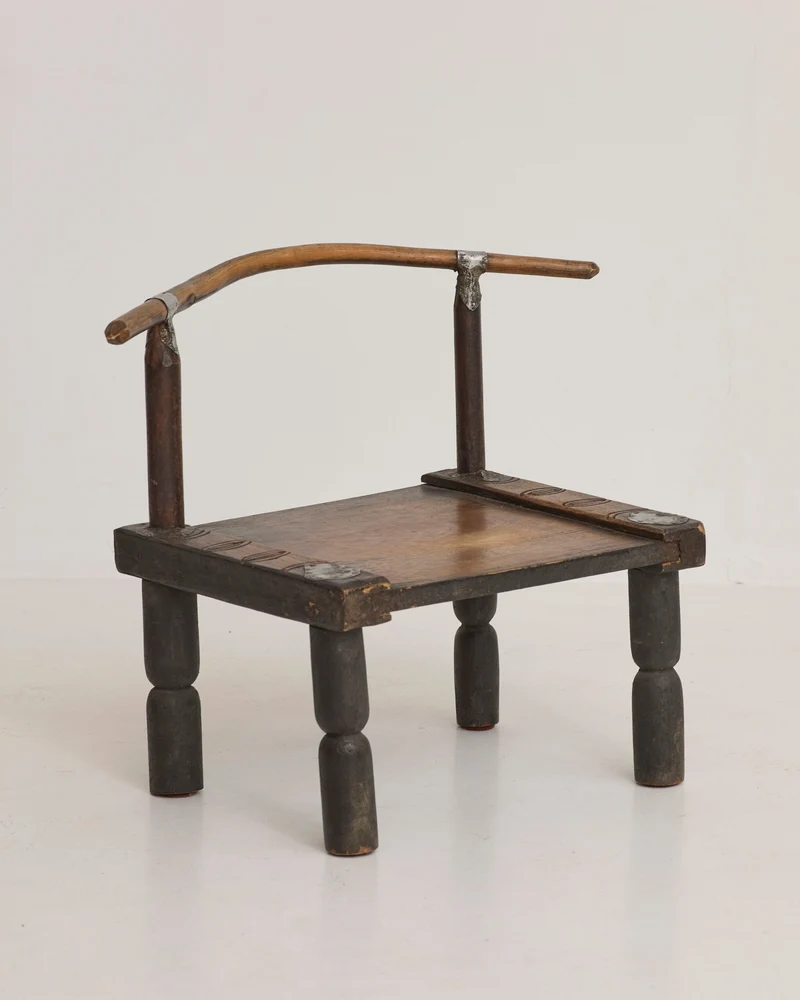 Small artisanal vintage West African chair "Baoulé" in solid wood C. 1960