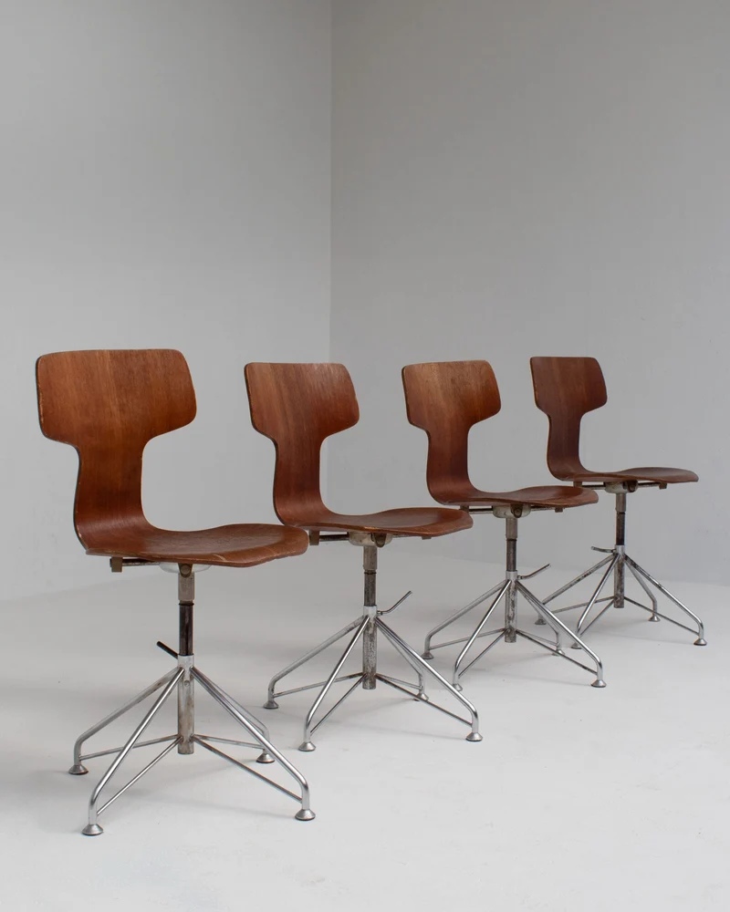 Set of 4 Arne Jacobsen Chairs