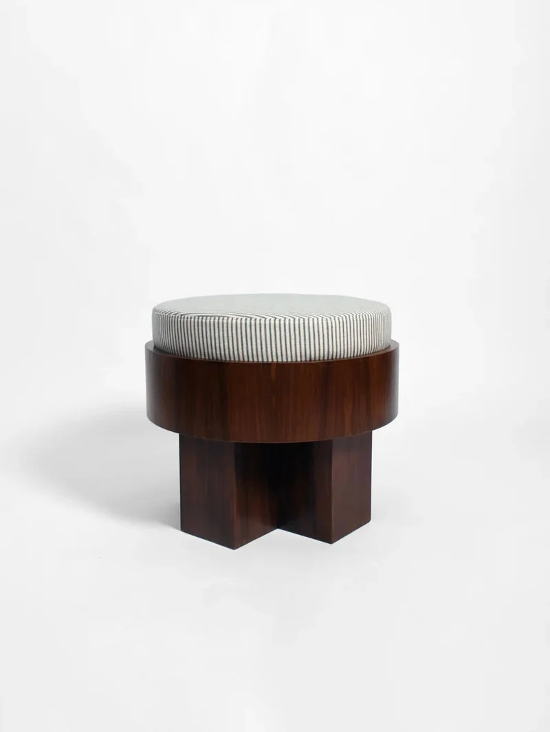 "Vitruvio" Walnut stool