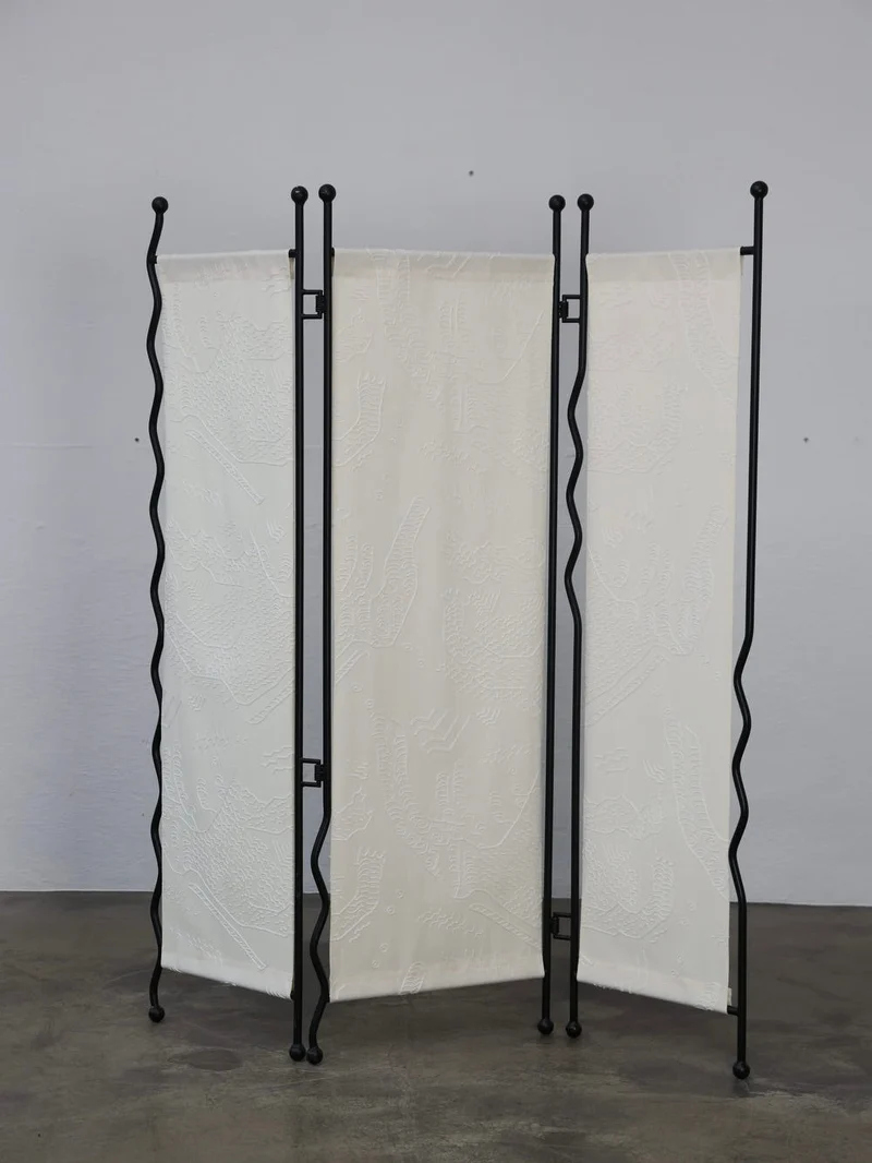 "Alto" Folding-Screen in White Fabric
