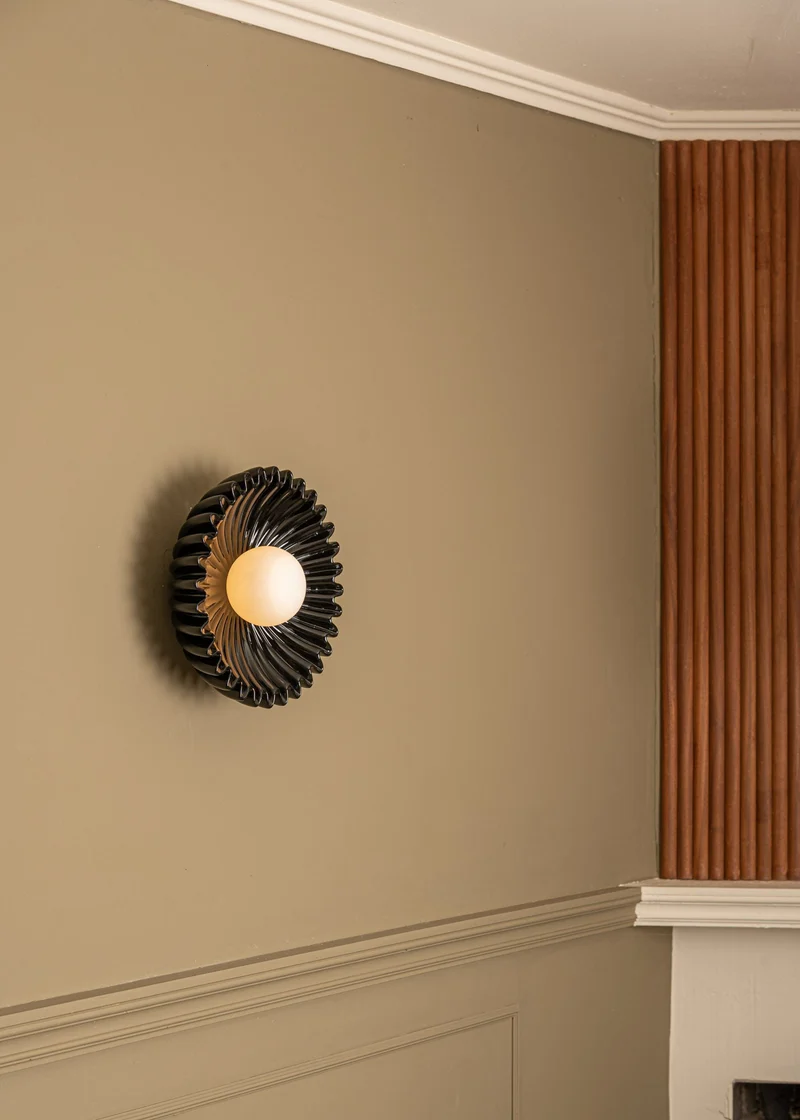 'Ostro' Wall Light in Black Ceramic