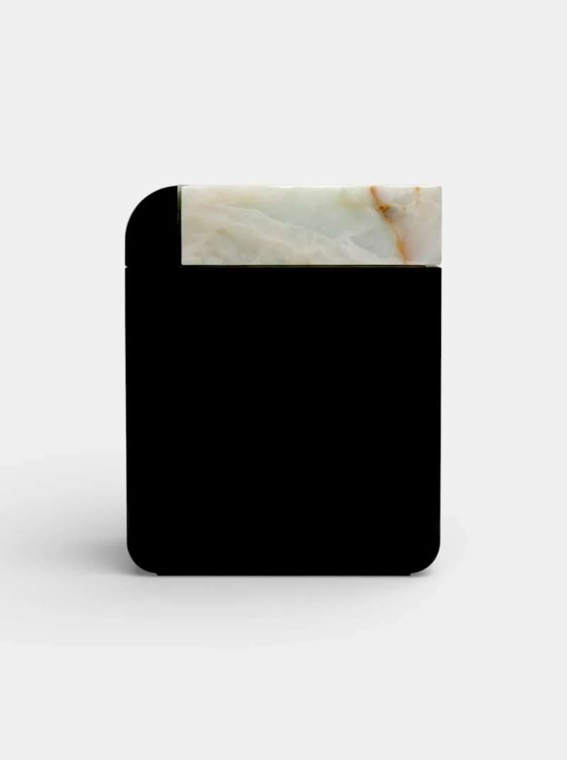 Amo Black Lacquered and Green Onyx