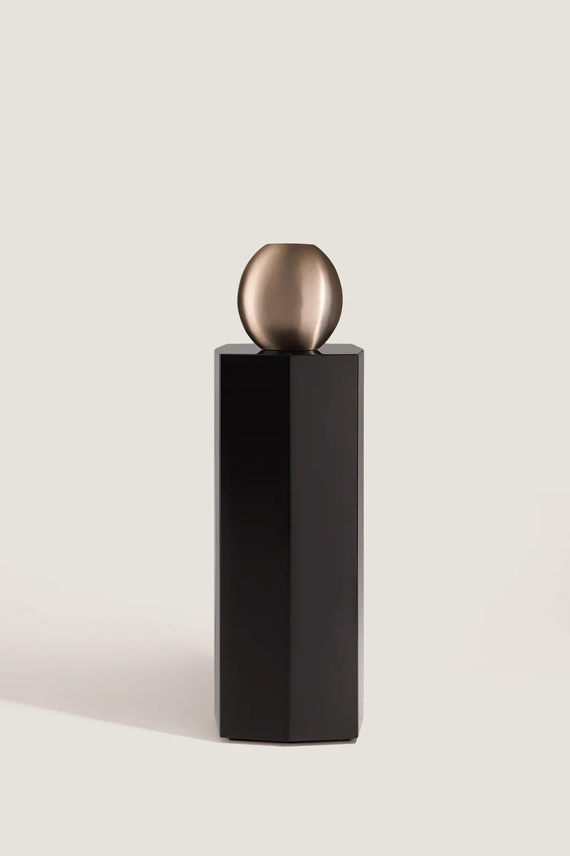 Ame II Lacquer Pedestal