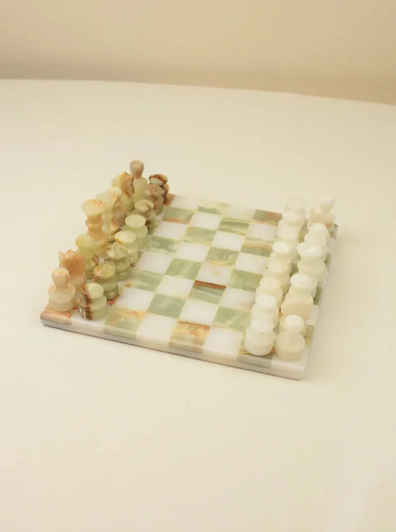 VINTAGE CHESSBOARD IN ONYX