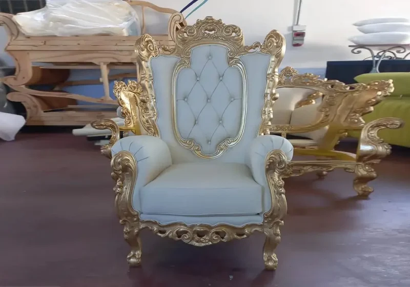 Fauteuil baroque doré cuir crème LUCY