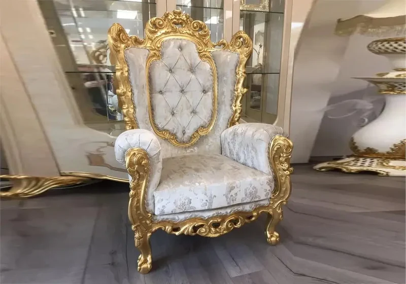 Fauteuil baroque doré velours taupe LUCY