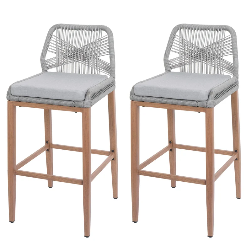 Lot de 2 tabourets de bar extérieur avec dossier cordage élastique décoratif et repose-pieds structure acier effet bois coussins gris clair 04_0009641